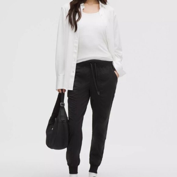 Women's Size 4 Lululemon Dance Studio Mid-Rise Jogger, Black, Full Length - Picture 2 of 11